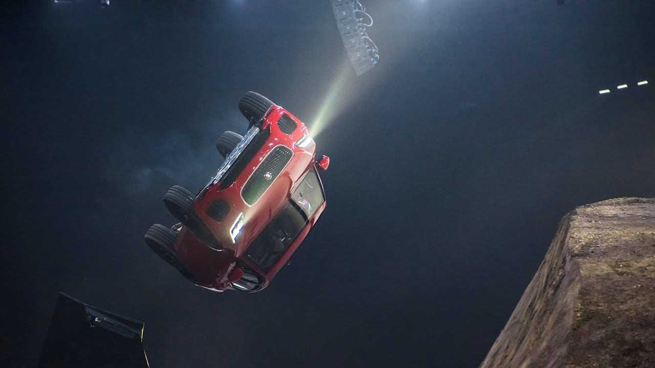 Jaguar E-PACE – Guinness Barrel Roll