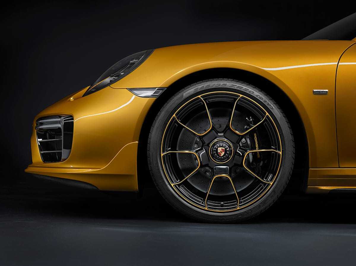 Building – A Porsche 911 Turbo S Exclusive Edition