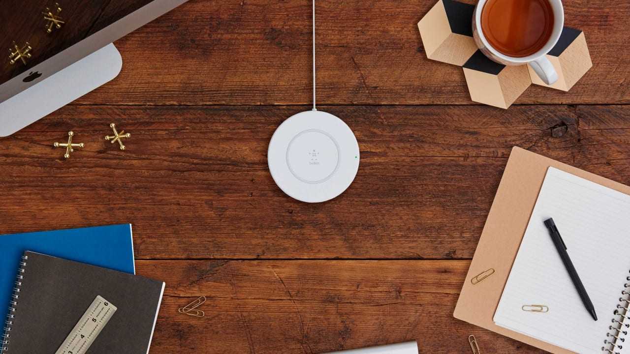 Το wireless Qi για να φορτίζει iPhone