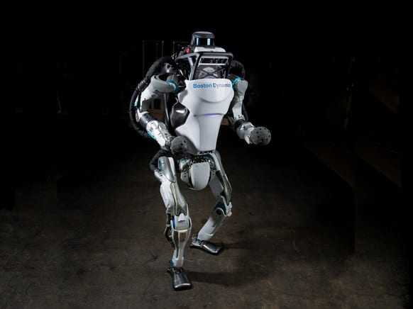 Το ρομπότ Boston Dynamics Atlas κάνει Παρκούρ