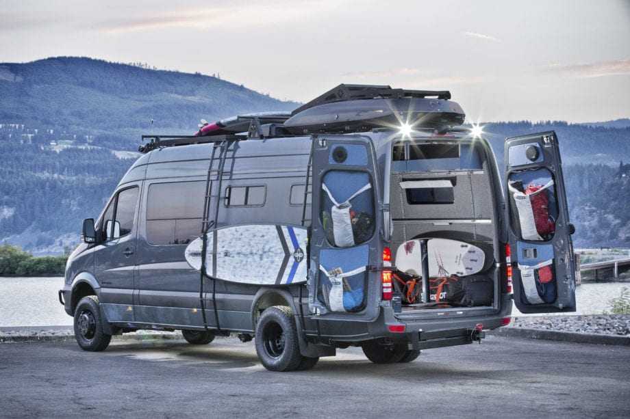 Outside Van Off-Grid 4×4 Mercedes-Benz 170 EXT