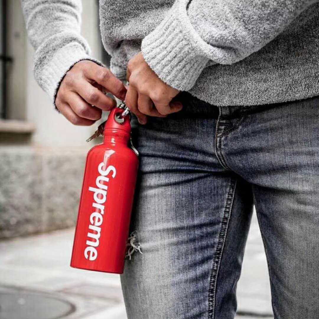 シュプリー Supreme SIGG Vacuum Insulated Bottle コラボ