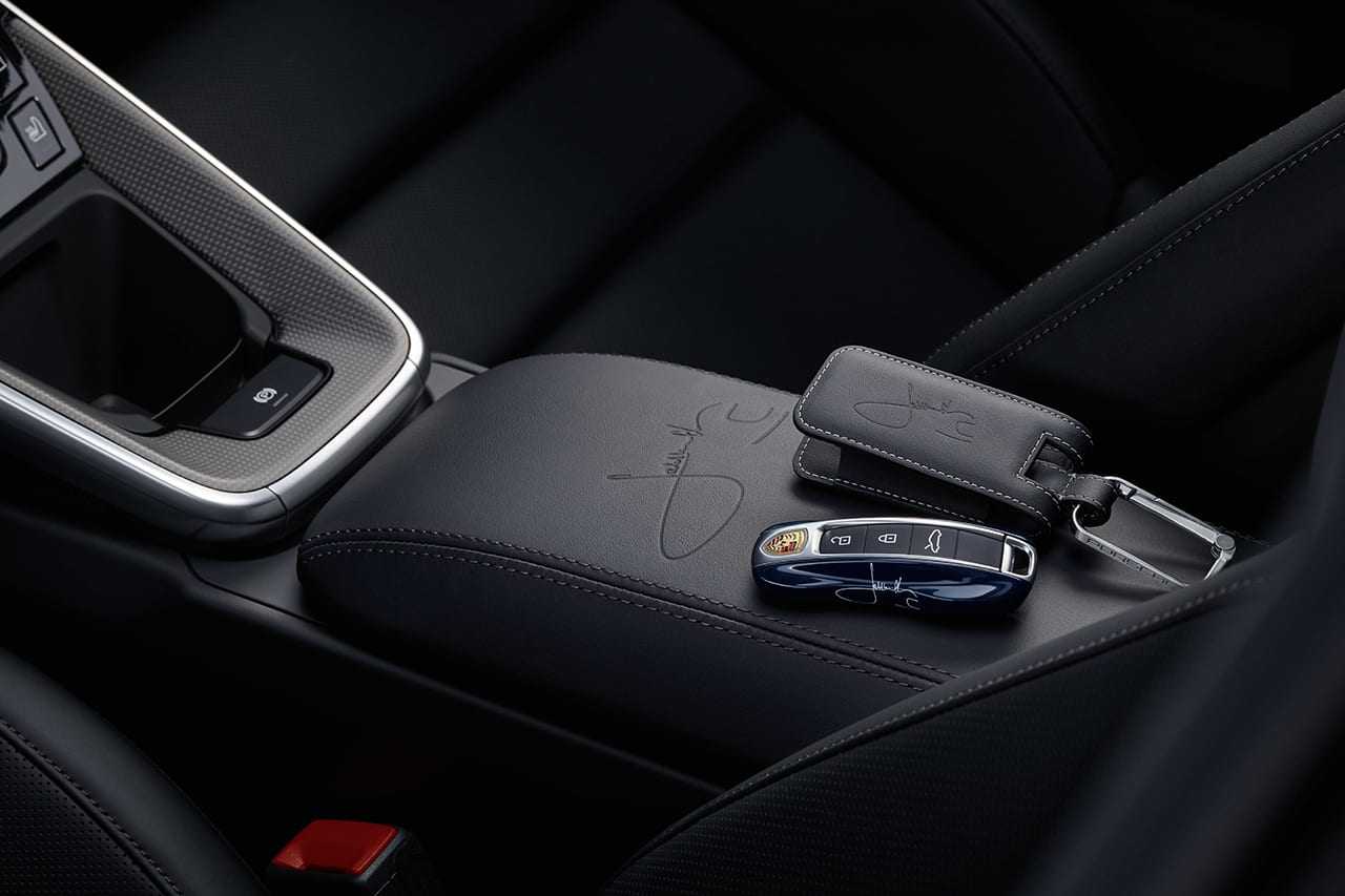 Porsche 911 Carrera 4S Belgian Legend