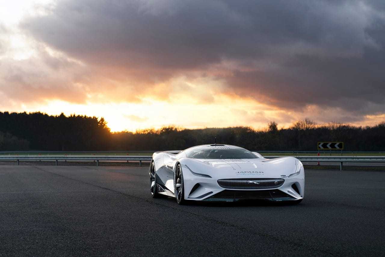 Jaguar Vision Gran Turismo SV + Gran Turismo Sport PS5