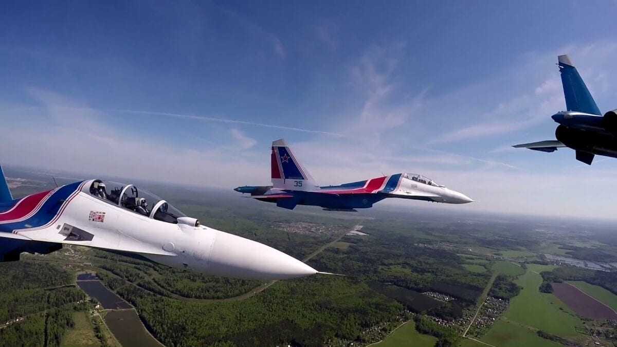Russian Knights, Swifts και First Flight – Εντυπωσιακά αεροπορικά ακροβατικά