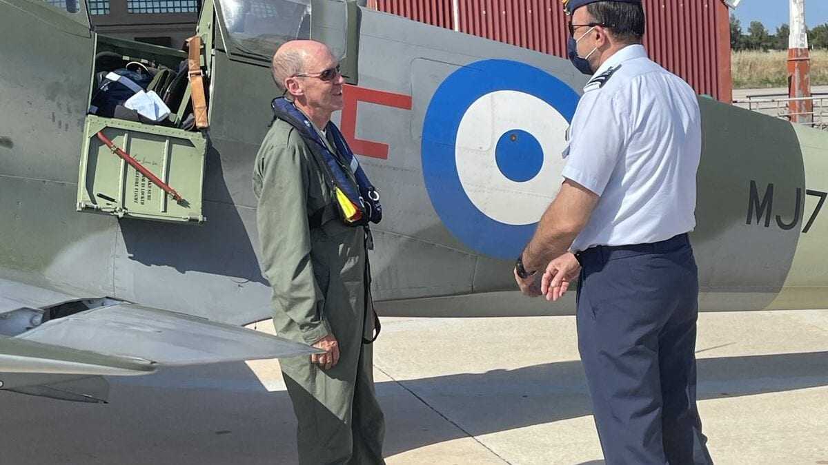 Ο θρύλος προσγειώθηκε – στην Ελλάδα το ανακατασκευασμένο Spitfire MJ755