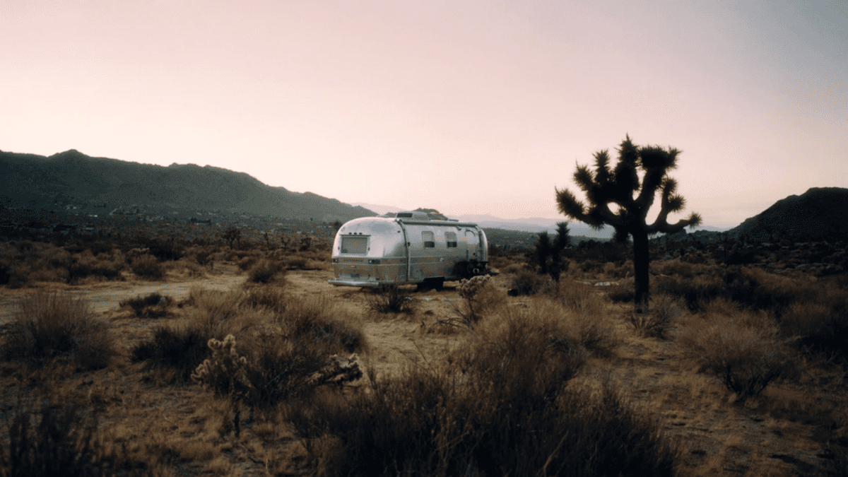 Η ζωή στο Airstream Flying Cloud Office