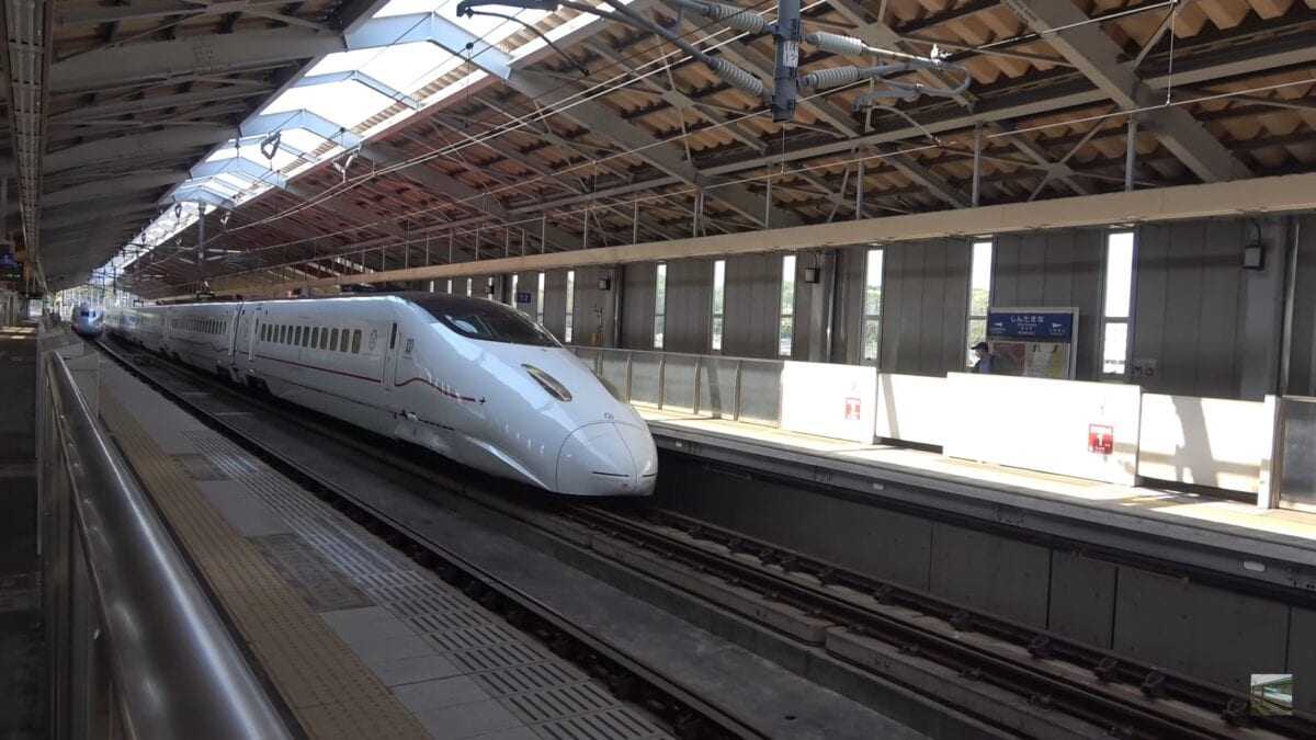 Απίστευτα γρήγορο πέρασμα του Shinkansen bullet train