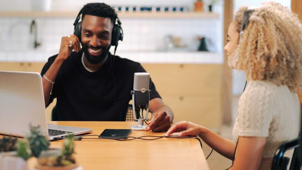 Το νέο Ara – AKG Professional Two-Pattern USB Condenser Microphone