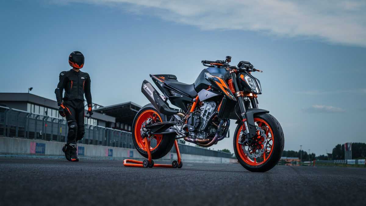 2022 KTM 890 Duke R