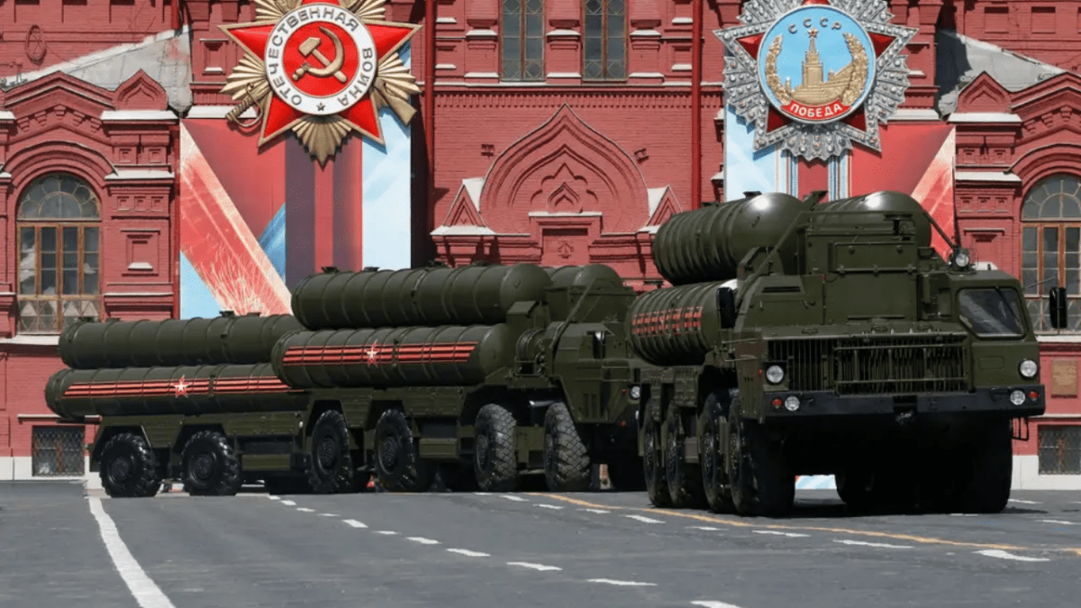 Κατασκευάζοντας πυραύλους για το αντιαεροπορικό S-400 Triumph