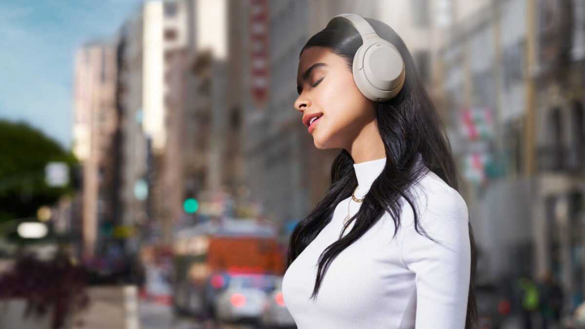 Τα νέα Sony WH-1000XM5