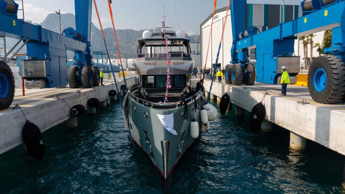 Το ενδιαφέρον B70 Explorer σκάφος της Bering Yachts
