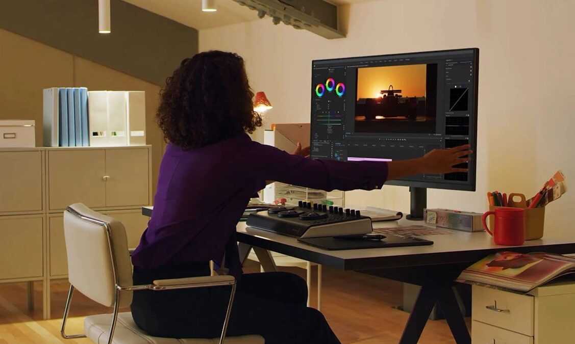 Στην Ελλάδα το Ergo 32QP880N-B μόνιτορ