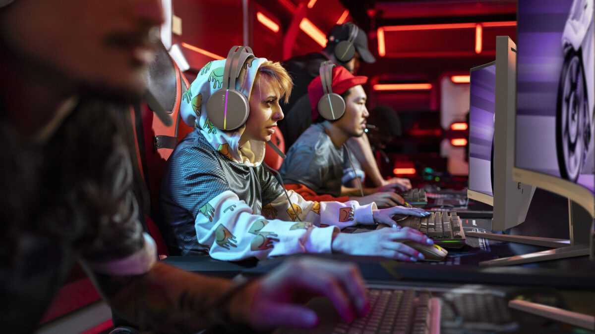 Τρία νέα Philips QD-OLED, 42″ OLED και miniLED μόνιτορ