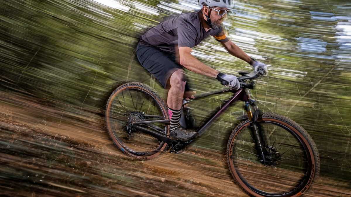 Το προχωρημένο Scott Addict Lumen eRide ποδήλατο
