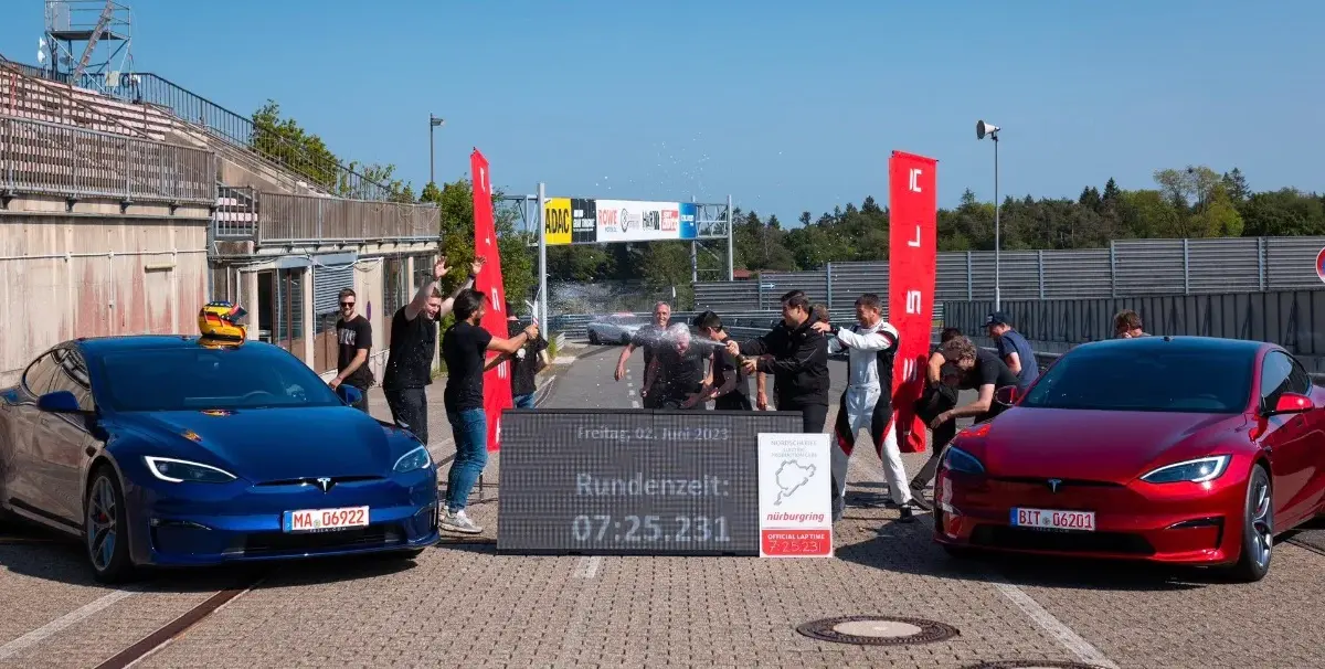 Ένα Model S Plaid πάει σφαίρα σε ρεκόρ στο Nürburgring