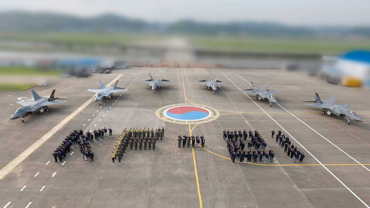 Έξι αεροσκάφη δοκιμών του κορεατικού KF-21 μαχητικού μαζί για πρώτη φορά