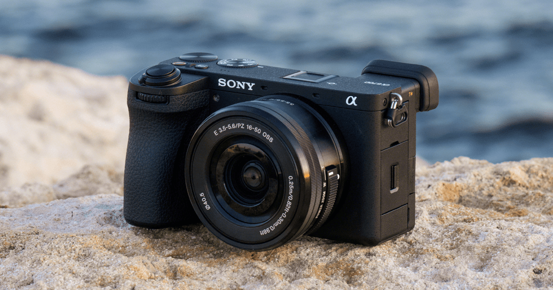 Η νέα Sony α6700 APS-C φωτογραφική μηχανή και το compact shotgun μικρόφωνο ECM-M1