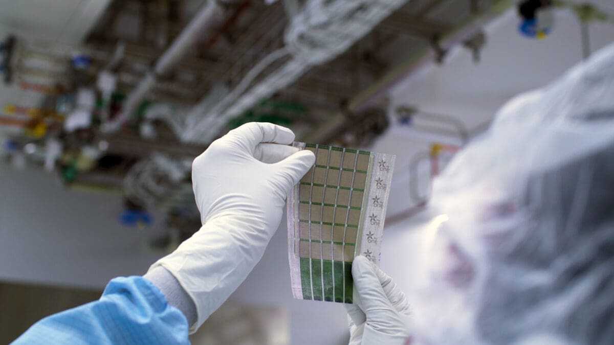 Απίστευτα λεπτά ηλιακά πάνελ από το MIT