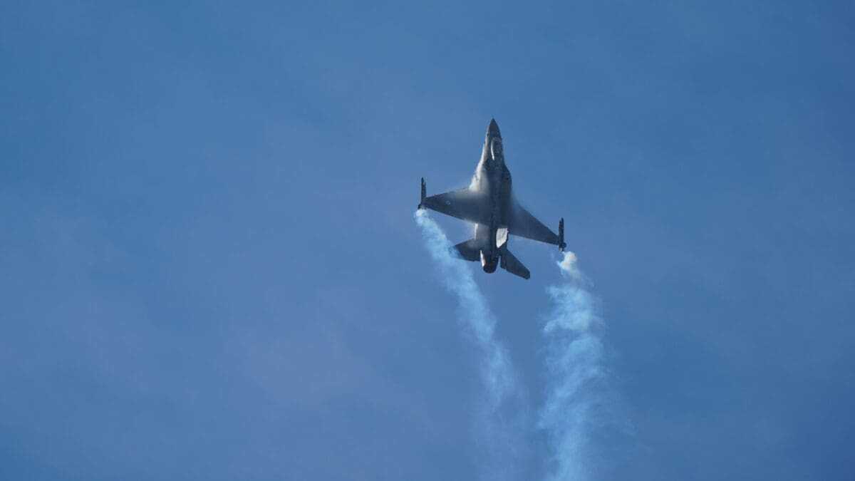 Ιπτάμενος Επίδειξης Ομάδας «ΖΕΥΣ» Σμηναγός (Ι) Χρήστος – Πάρις Χαρίτος