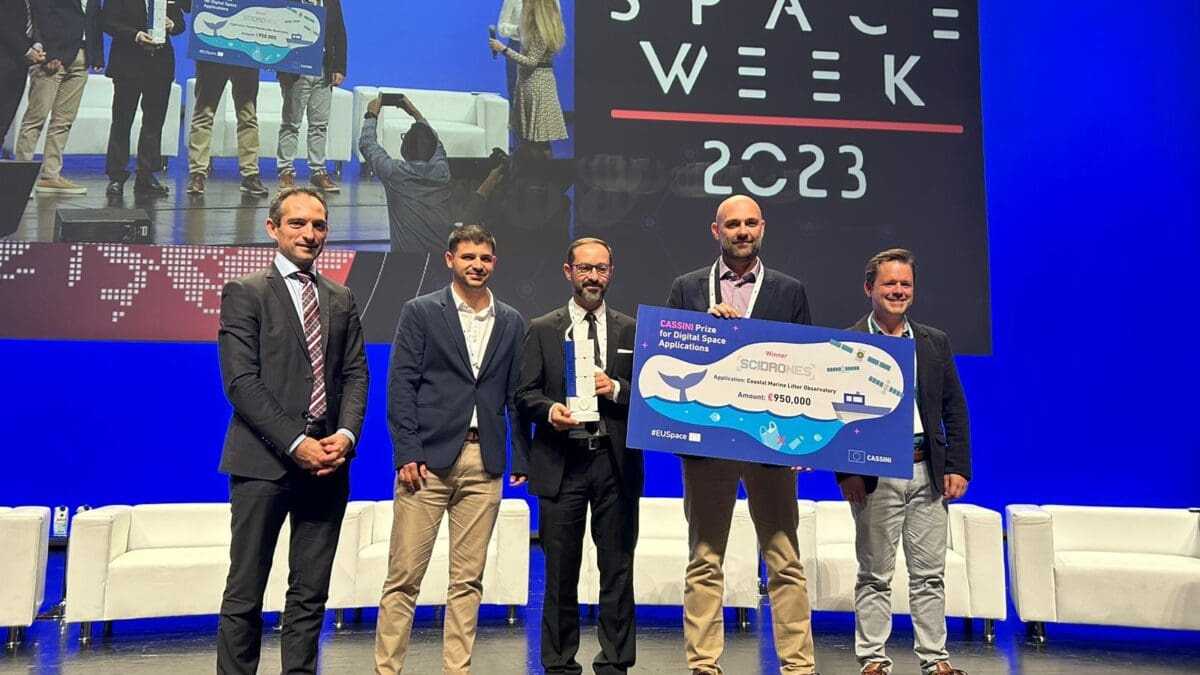 Ευρωπαικό βραβείο σε ελληνική spin off που καθαρίζει ακτές με drone και δορυφορική τεχνολογία