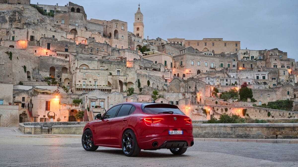 2024 Alfa Romeo Stelvio Tributo Italiano