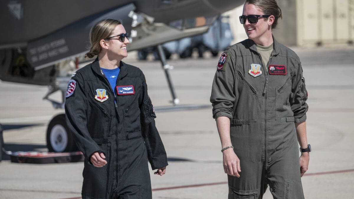Η νέα F-35 Demo Team Pilot – Capt. Melanie “MACH” Kluesner