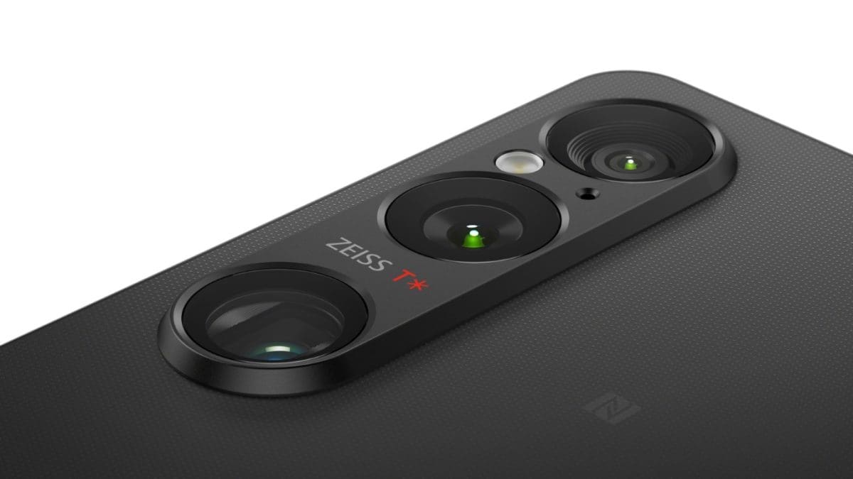 Xperia 1VI Vs Pixel 8 Pro VS iPhone 15 Pro Max